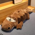 accessoire de décoration peluche crocodile rose