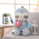 animal en peluche paresseux rose