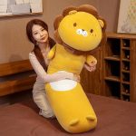 coussin en forme de lion peluche