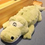 crocodile rose câlin en peluche