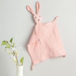 doudou lapin coloré pour enfant