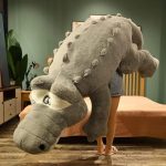 peluche douce crocodile rose