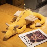 peluche dragon mignon et coloré
