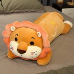 peluche lion câlin allongé