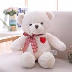 peluche ours avec un coeur