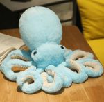 peluche pieuvre géante bleue
