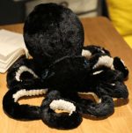 peluche pieuvre géante noire