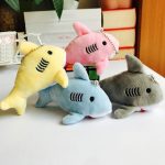 peluche requin bébé