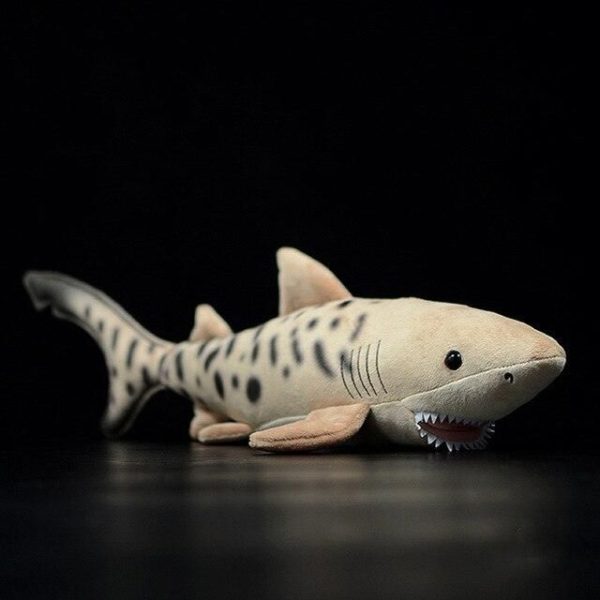 peluche requin léopard